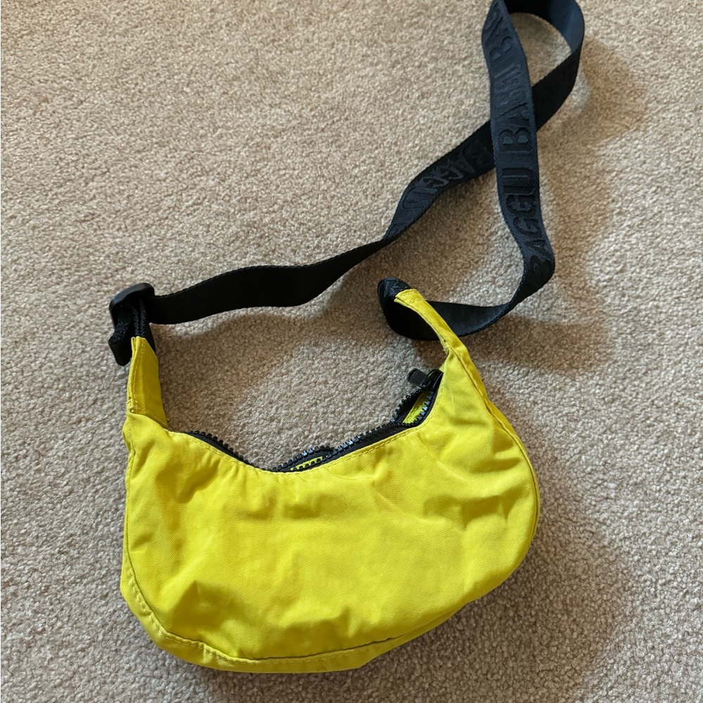 Baggu Mini Crescent in Sour